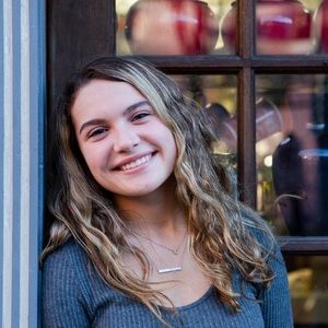 Meet your Posher, Chloe